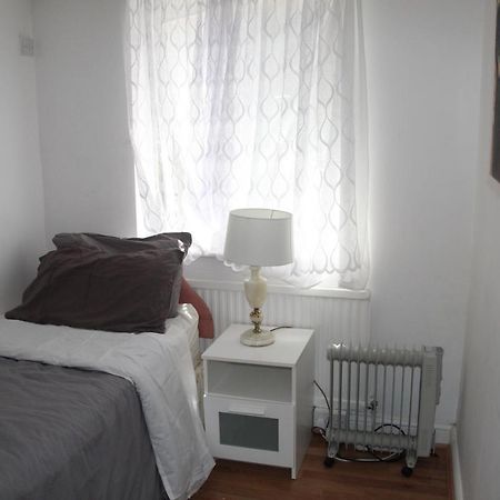 Grey Double Bedroom London Eksteriør bilde